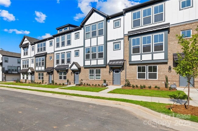 Building Photo - 3236 Stelfox St