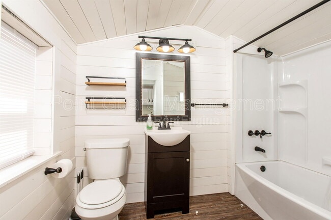 Building Photo - 149 S Richmond Ave