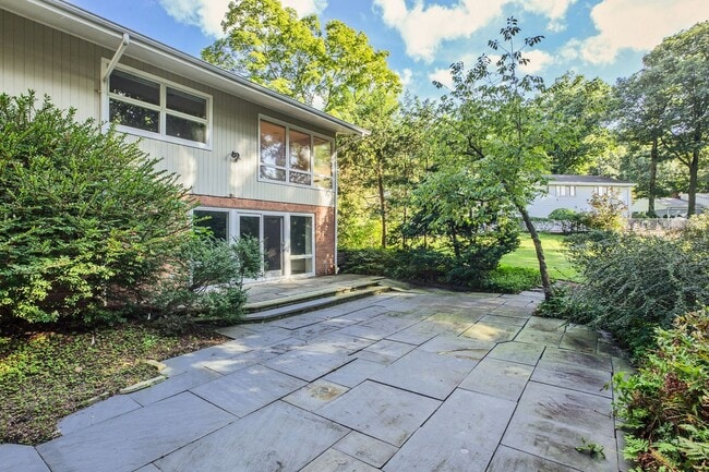 Building Photo - 192 Stonehurst Dr