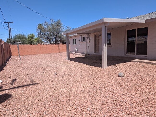 Building Photo - 1812 S Hardy Dr