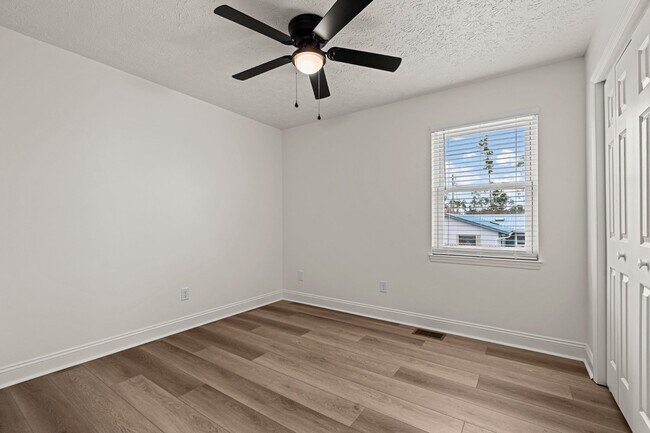 Building Photo - 505 Carrie Ln