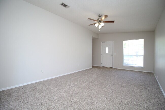 Building Photo - Southwest Pensacola Living at Its Best — 3BR Patio Home in Bay Pine Villas with Open Concept Feel...