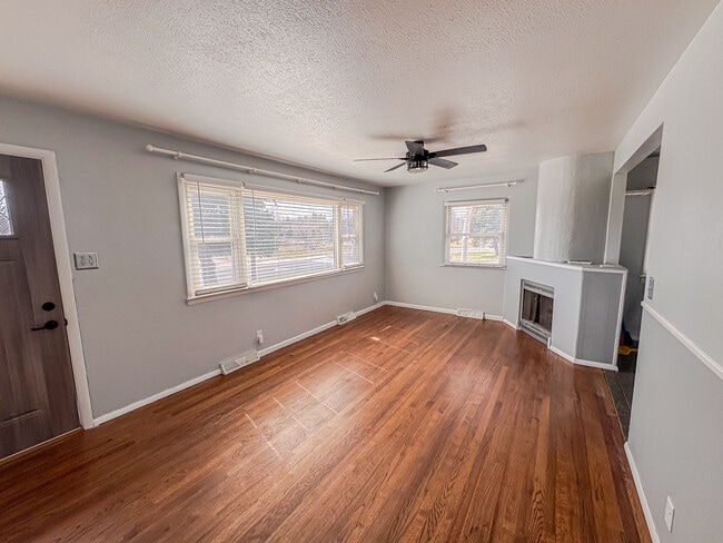 Building Photo - 702 Melton St