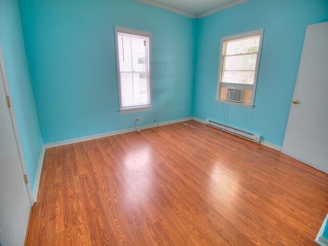 Building Photo - Spacious 1 Bedroom 1 Bath Home With Large ...
