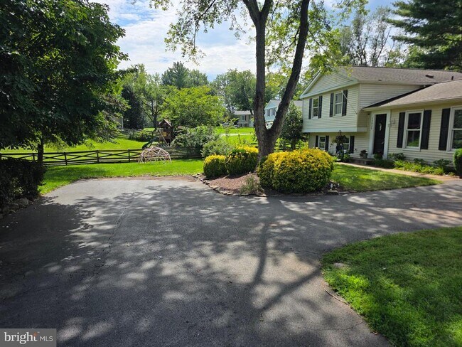 Building Photo - 12920 Framingham Ct