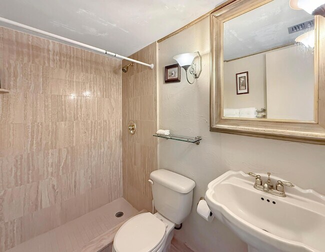 Building Photo - 4200 N Ocean Dr