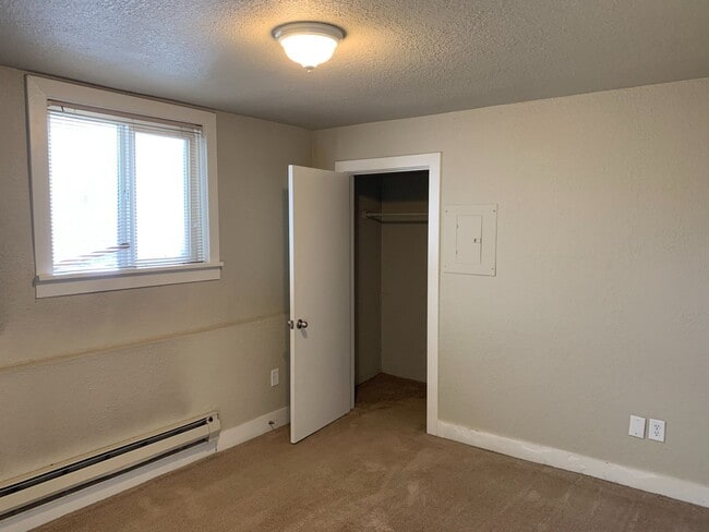 Building Photo - 100 Renton Triplex