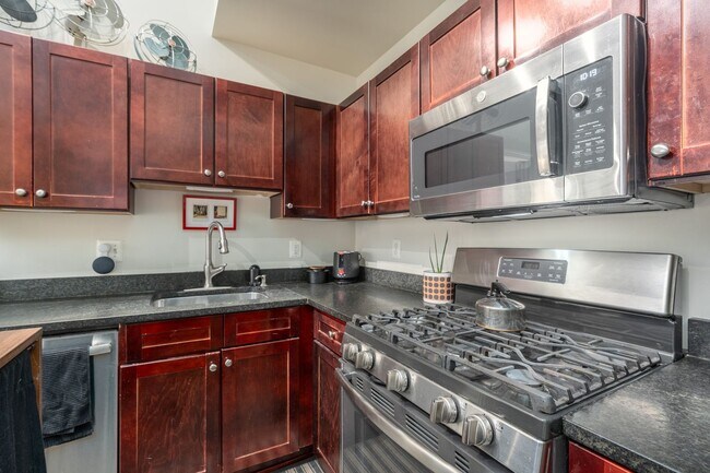 Building Photo - 701 Lamont St NW