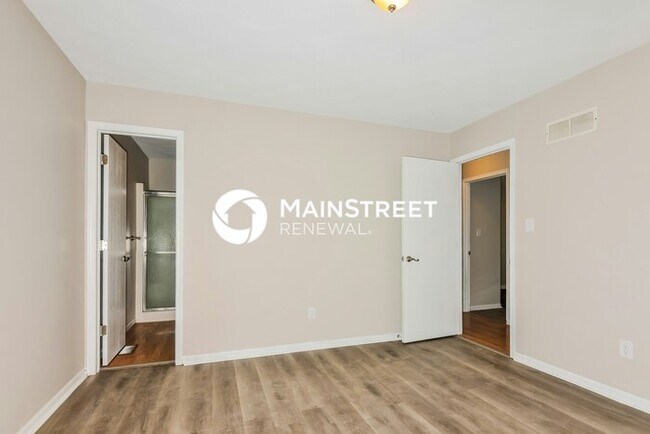 Building Photo - 3 Bedroom Pet-Friendly Home in Fenton, MO with Main Street Renewal