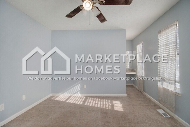 Building Photo - 2033 Charter Ln
