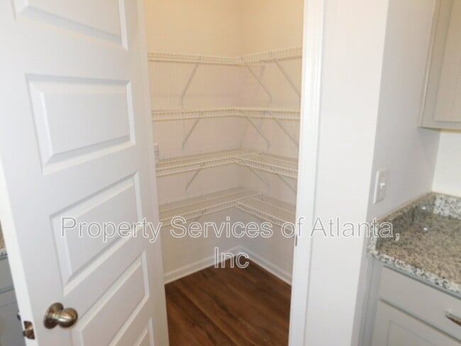 Building Photo - 246 Dupont Dr