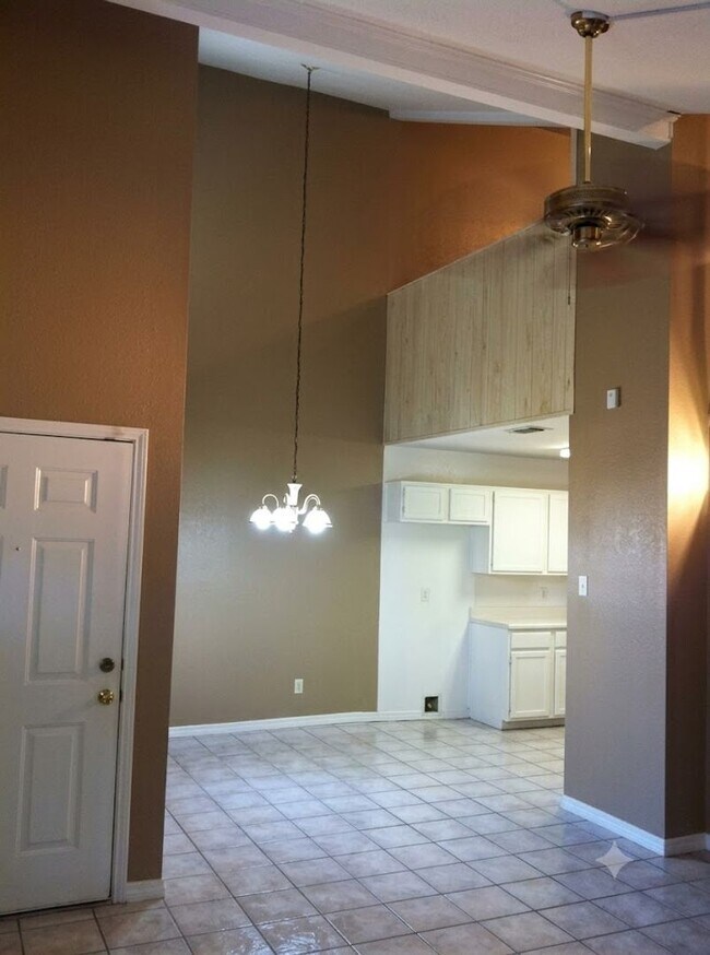 Building Photo - 17010 Pastoria Dr