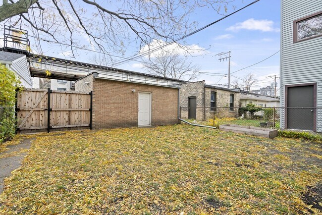 Building Photo - 1307 W Newport Ave
