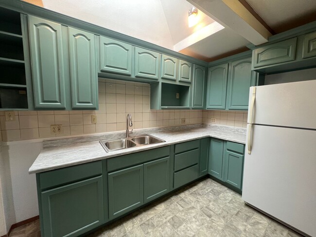 Building Photo - Charming Duplex for Rent in Cupertino - $3...