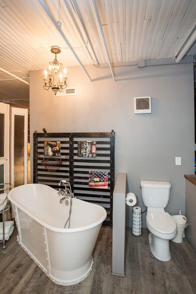 Building Photo - One of a Kind Furnished Condo in the Heart...