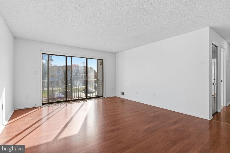 Building Photo - 30 Voscek Ct