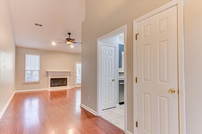 Building Photo - 1140 Parkside Trail