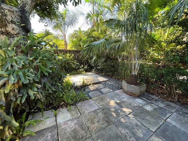 Building Photo - 1636 NE 18th St