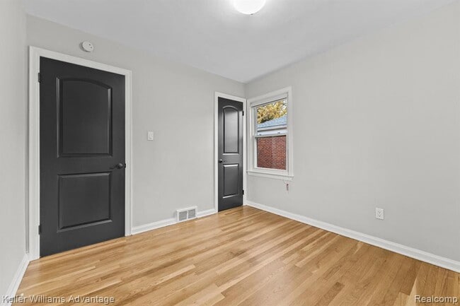 Building Photo - 4516 Robinwood Ave