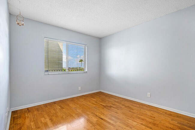 Building Photo - 2230 N Cypress Bend Dr