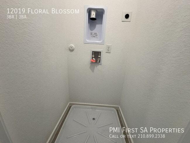 Building Photo - 12019 Floral Blossom