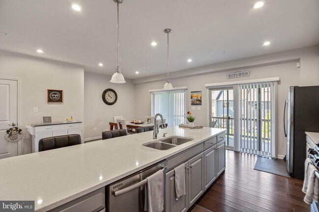 Building Photo - 7843 Otterbein Way