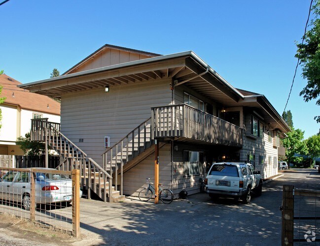 Building Photo - Holly Tree Apartments