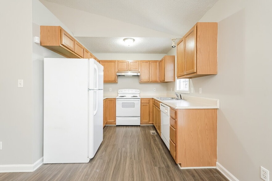 Building Photo - 104 James Ave