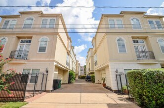 Building Photo - 5208 Blossom St