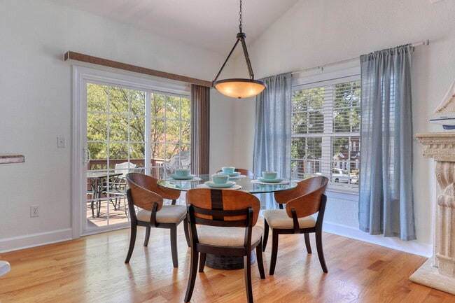 Building Photo - 2162 Sanibel Ct