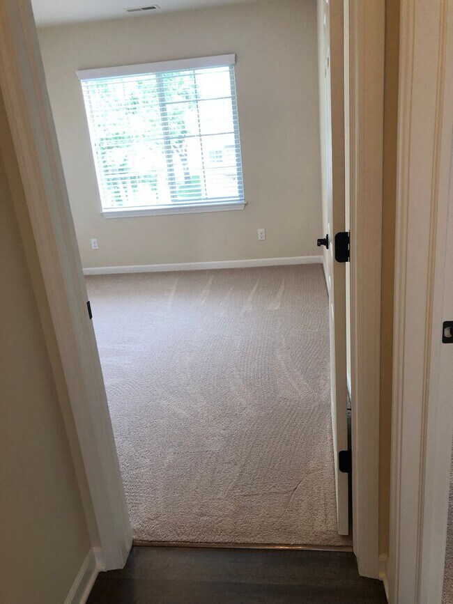 Building Photo - 8253 Promenade Cir