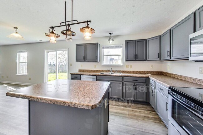 Building Photo - 839 Stonehurst Dr