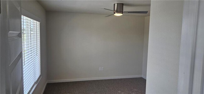 Building Photo - 5910 SW Coywolf St