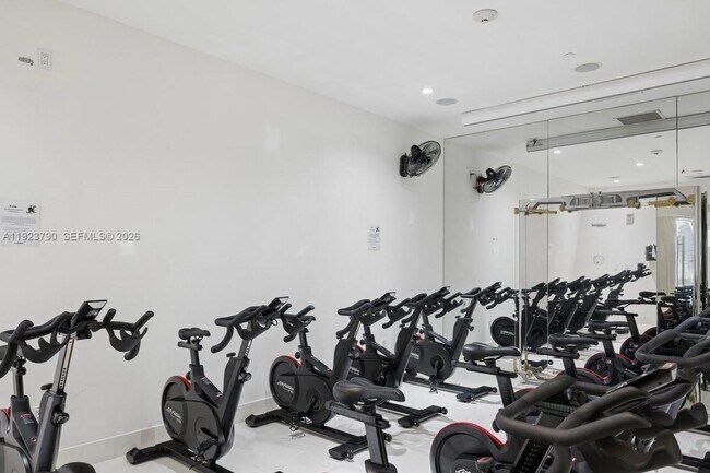 Building Photo - 465 Brickell Ave