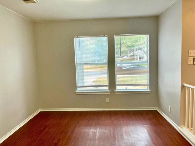 Building Photo - 8858 Roquefort