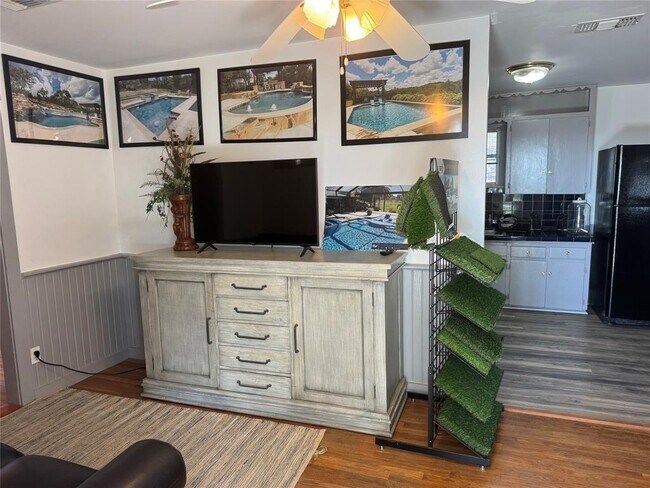 Building Photo - 5300 US-290