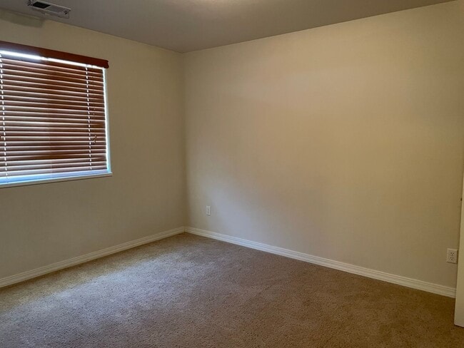 Building Photo - Check out this 3 bedroom, 2 1/2 bath, 2 ca...