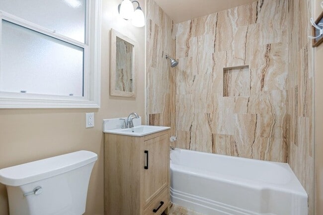 Building Photo - Updated Home with Guest Suite, Fireplace & RV Parking in Northwest Oxnard