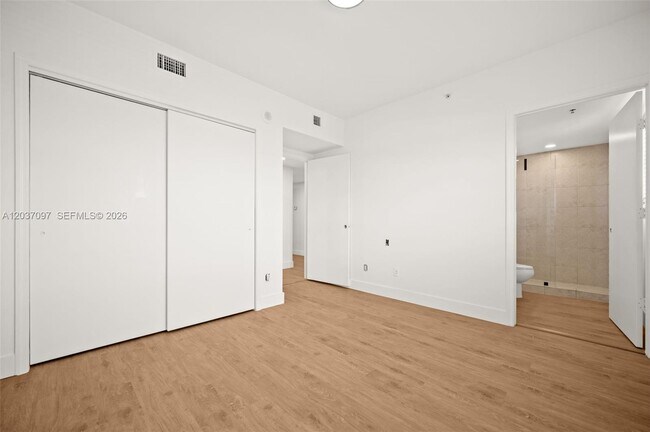 Building Photo - 14951 Royal Oaks Ln