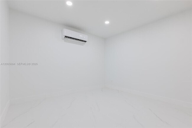 Building Photo - 5261 SW 89th Ave