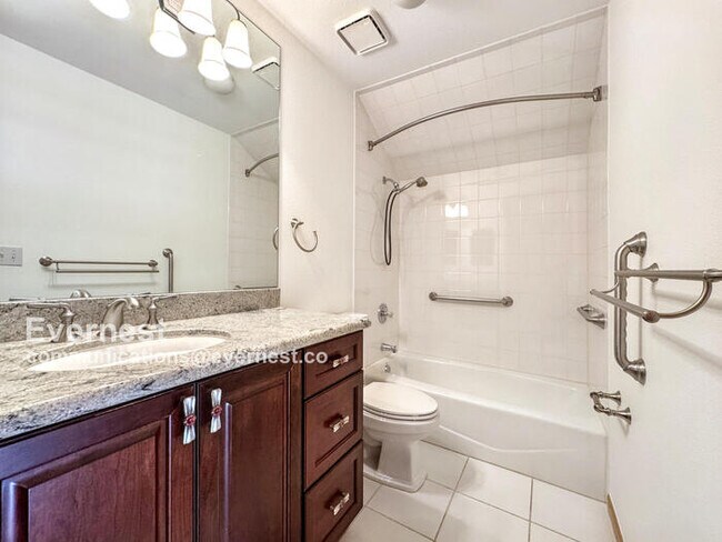 Building Photo - 990 Utica Cir
