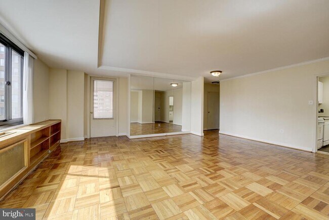 Building Photo - 1021 Arlington Blvd