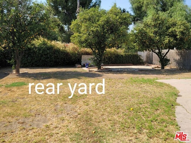 Building Photo - 10333 Hillview Ave