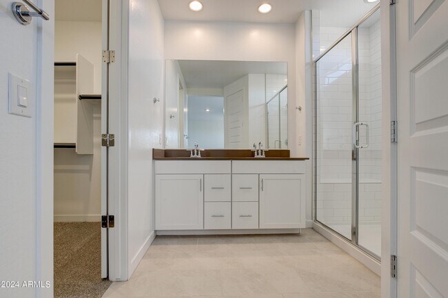 Building Photo - 17050 W Artemisa Ave