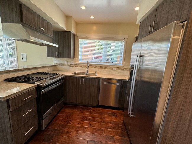 Building Photo - Modern 2 Bed / 1.5 Bath Home w/ Rooftop De...