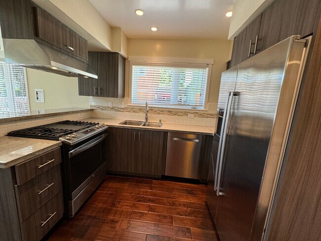 Building Photo - Modern 2 Bed / 1.5 Bath Home w/ Rooftop Deck; Garage w/ EV Outlet