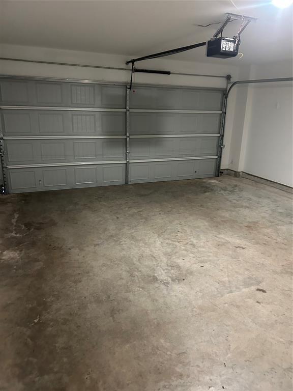 Building Photo - 17743 Pemswood Dr