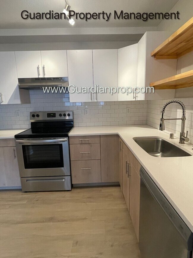 Building Photo - Champlin Main Floor Renovated Apartment, D...