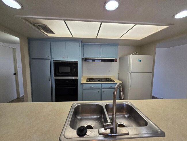 Building Photo - 2527 S Rita Ln