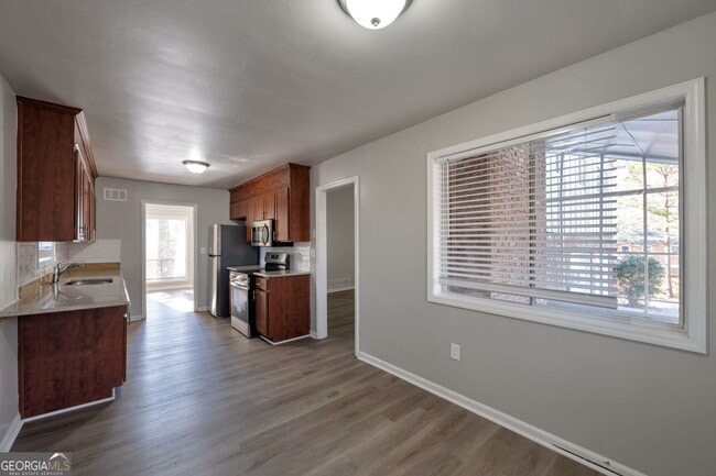 Building Photo - 1870 Sandgate Cir SW